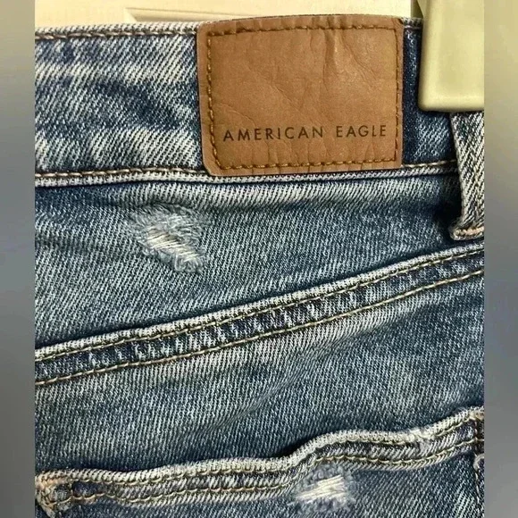 3/$30 American Eagle Mom Jean Shorts Medium Wash 90s Grunge Size 0 - Picture 4 of 7